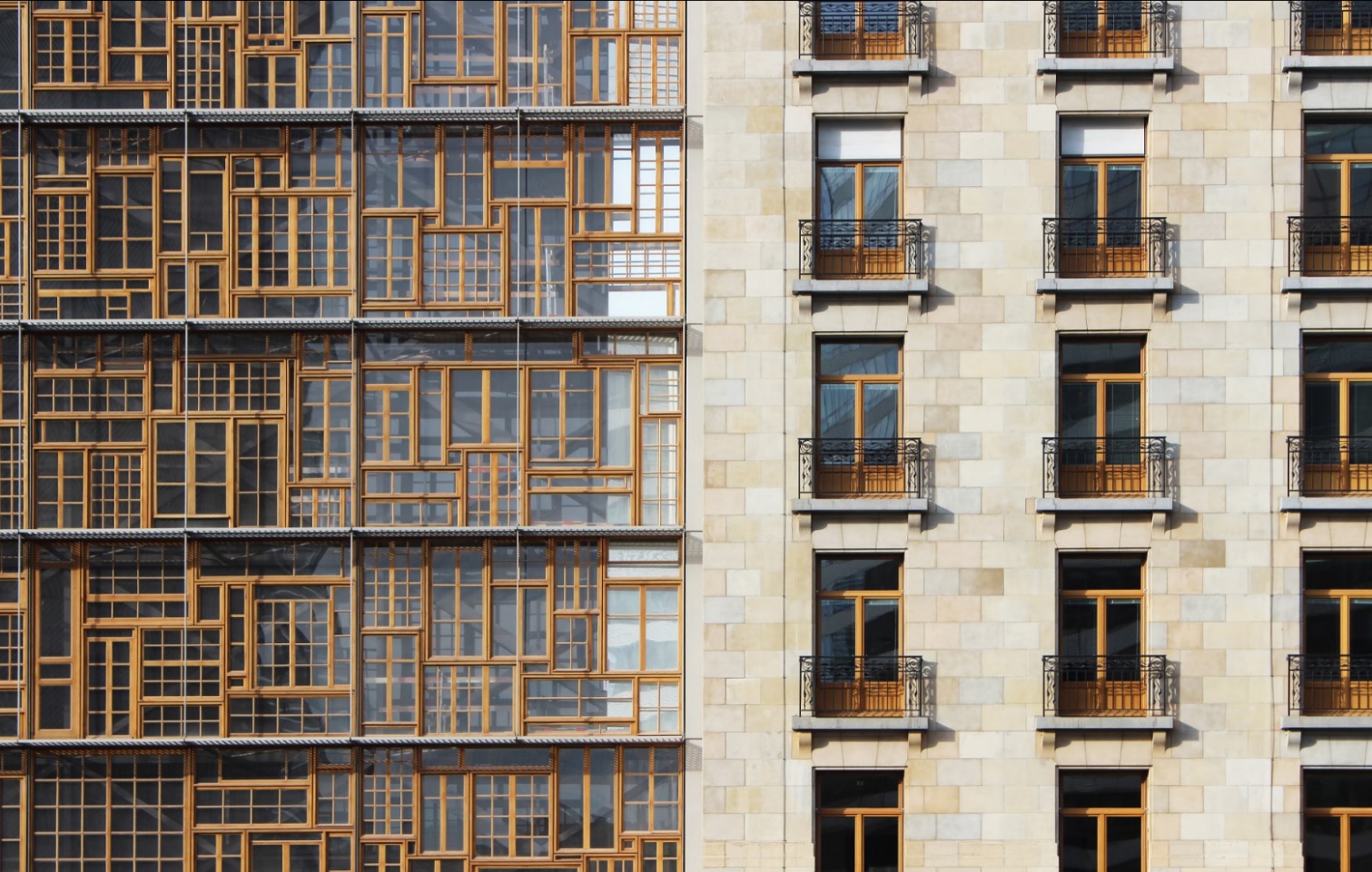 façade réutilisant structure de fenêtre - réemploi